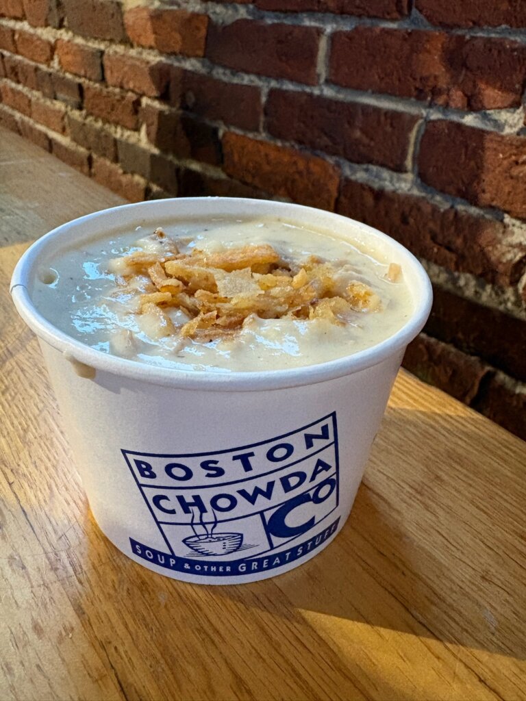 Quincy MarketのBoston Chowdaで食べたクラムチャウダー